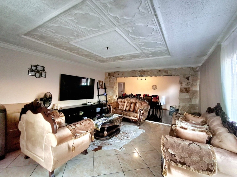 5 Bedroom Property for Sale in Summerpride Eastern Cape